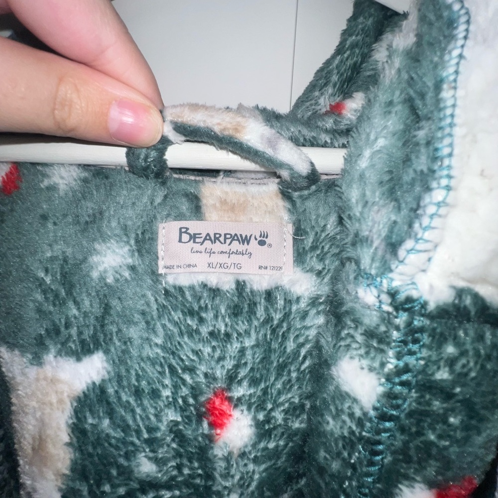 Bearpaw Robe - Picture 2 of 4